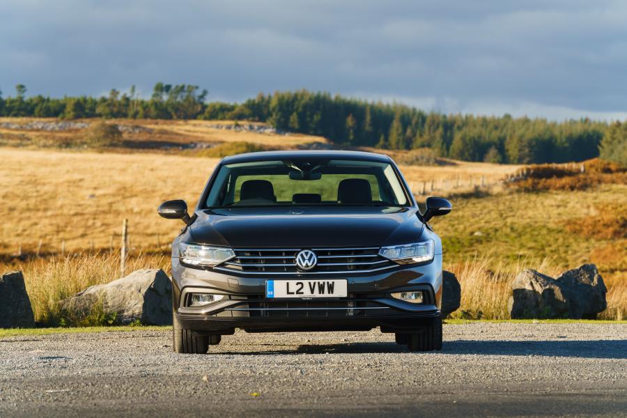  Volkswagen Passat SEL (B8) 2019 года  (UK) (фото 21 из 24)